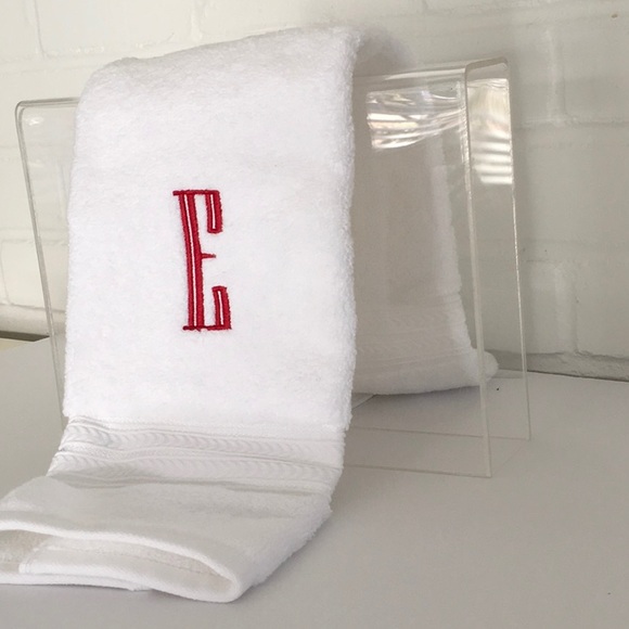 Personalized (E) Emboidered White Bathroom Powder Room Dorm  Hand Towel - Picture 4 of 7
